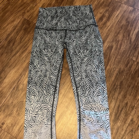 Lululemon Hi Rise Wunder Under - Picture 3 of 9